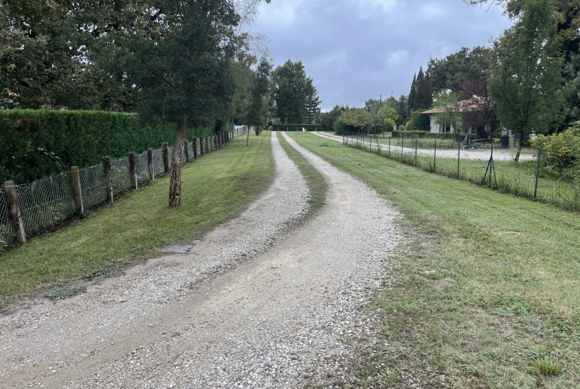 Terrain à bâtir de 1 348 m² à Bazas 