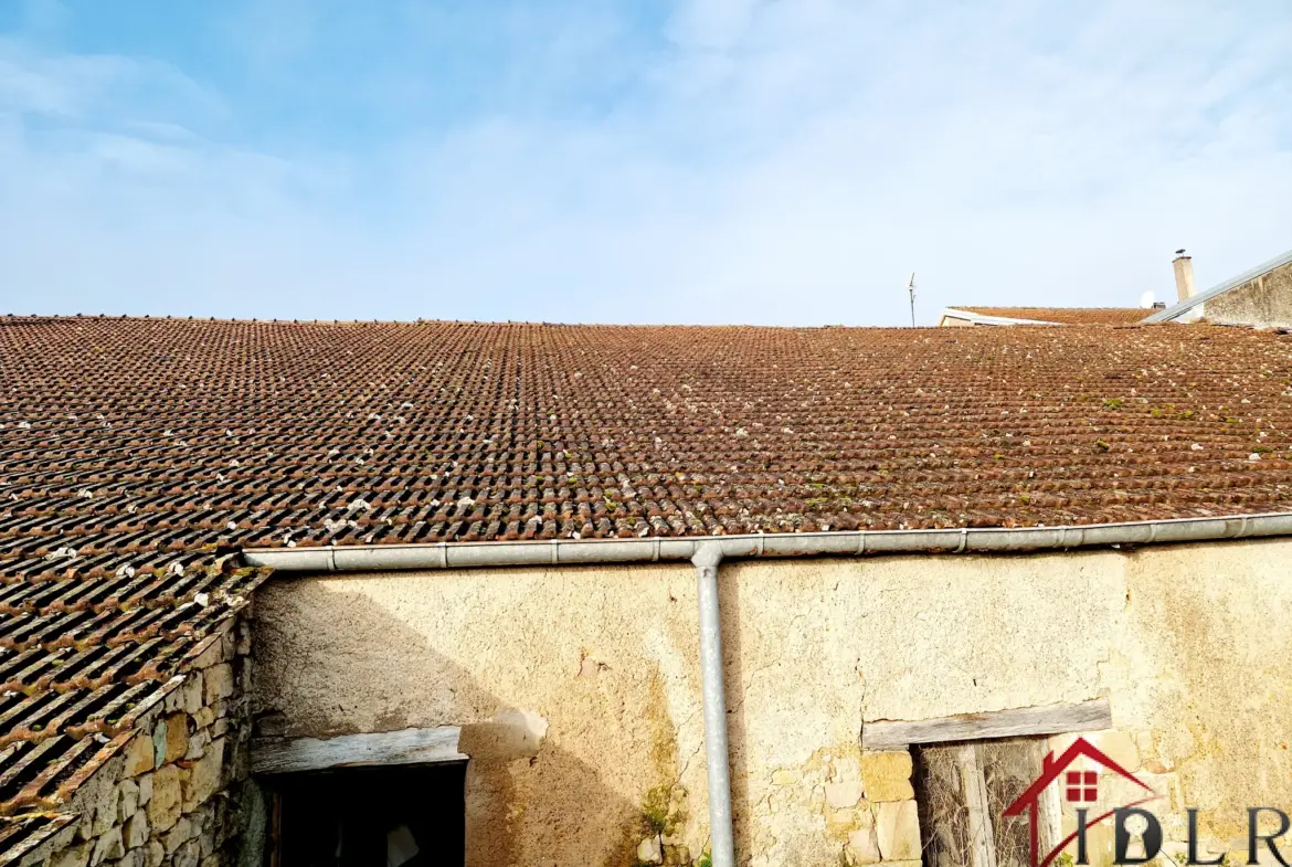 Maison ancienne à rénover à Melay 