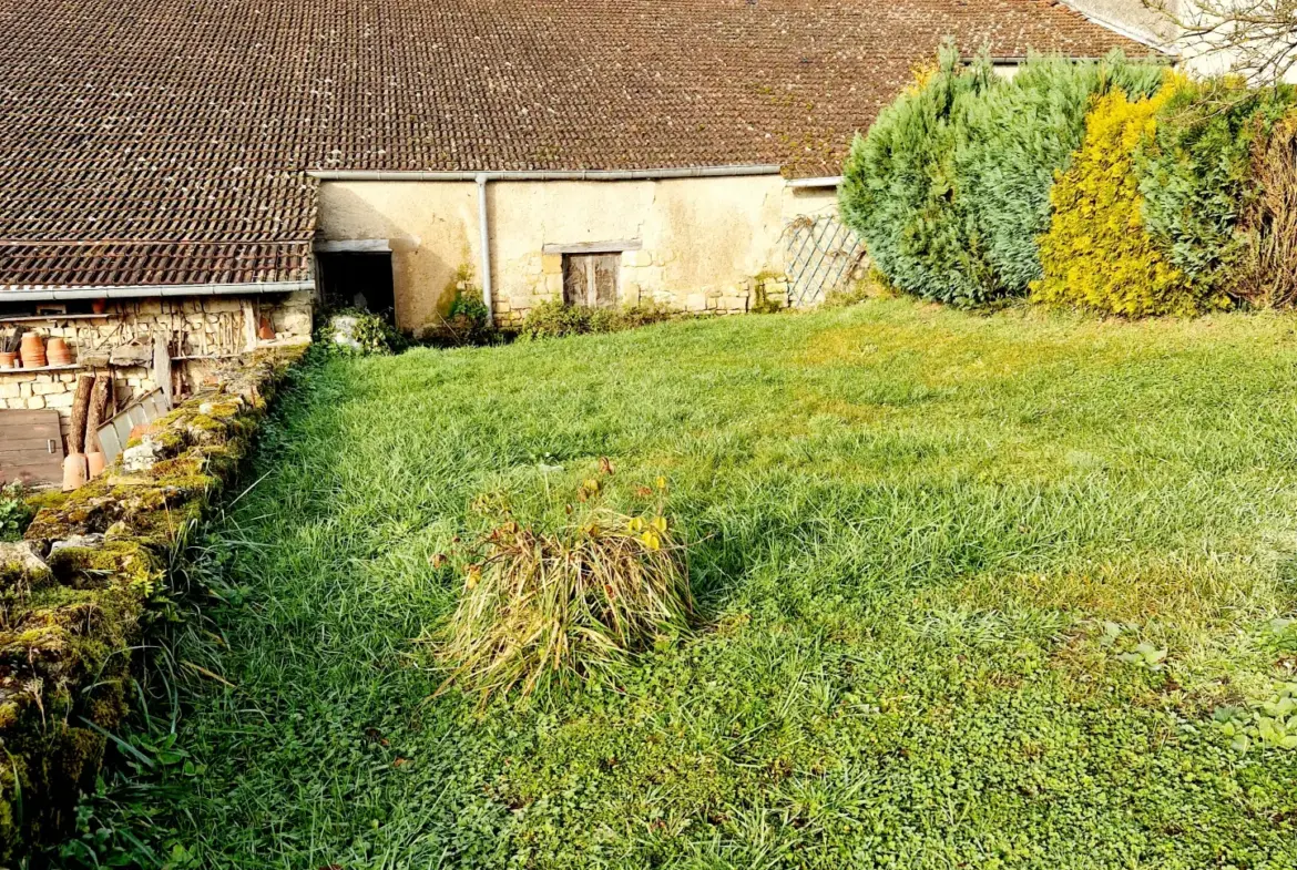 Maison ancienne à rénover à Melay 