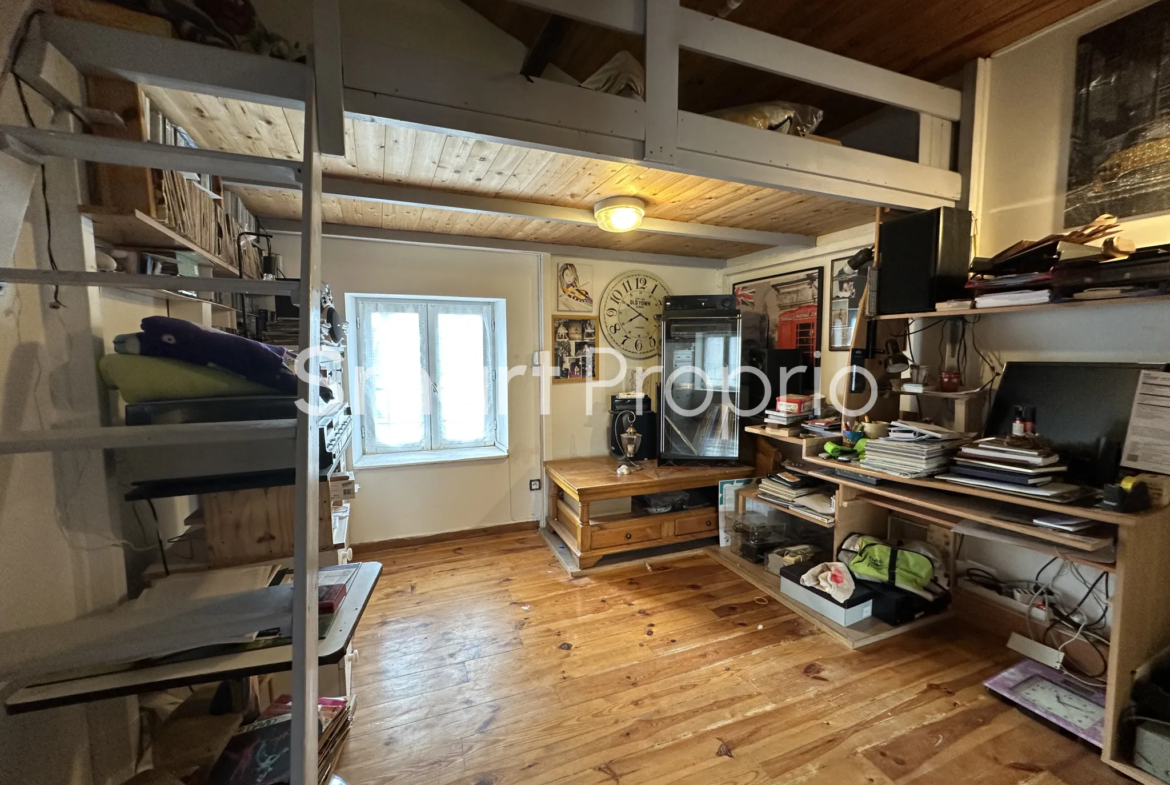 Maison de Bourg à Vendre entre Riom et Mozac - 158 m² 