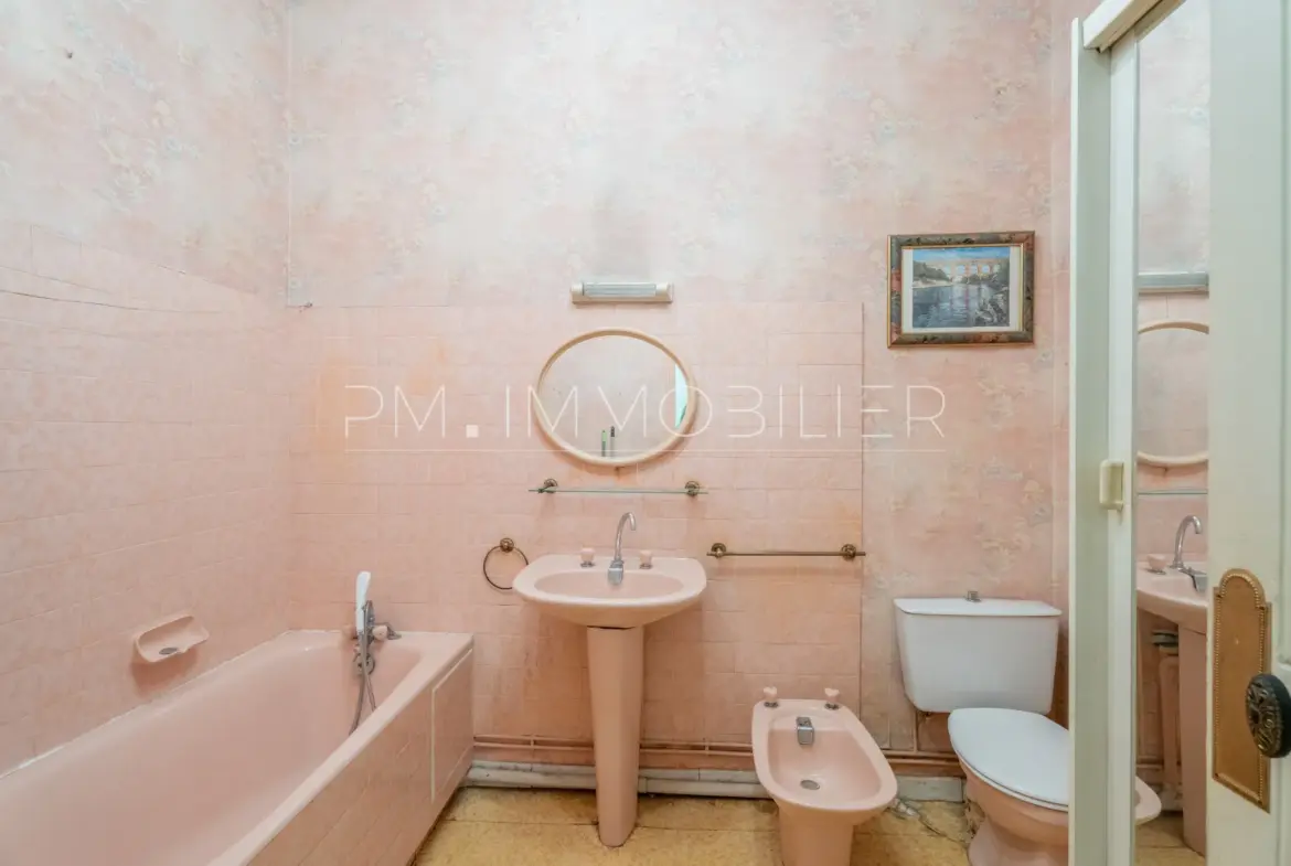 À vendre : Appartement de 65 m² à rénover sur la place Jean Jaurès, Marseille 