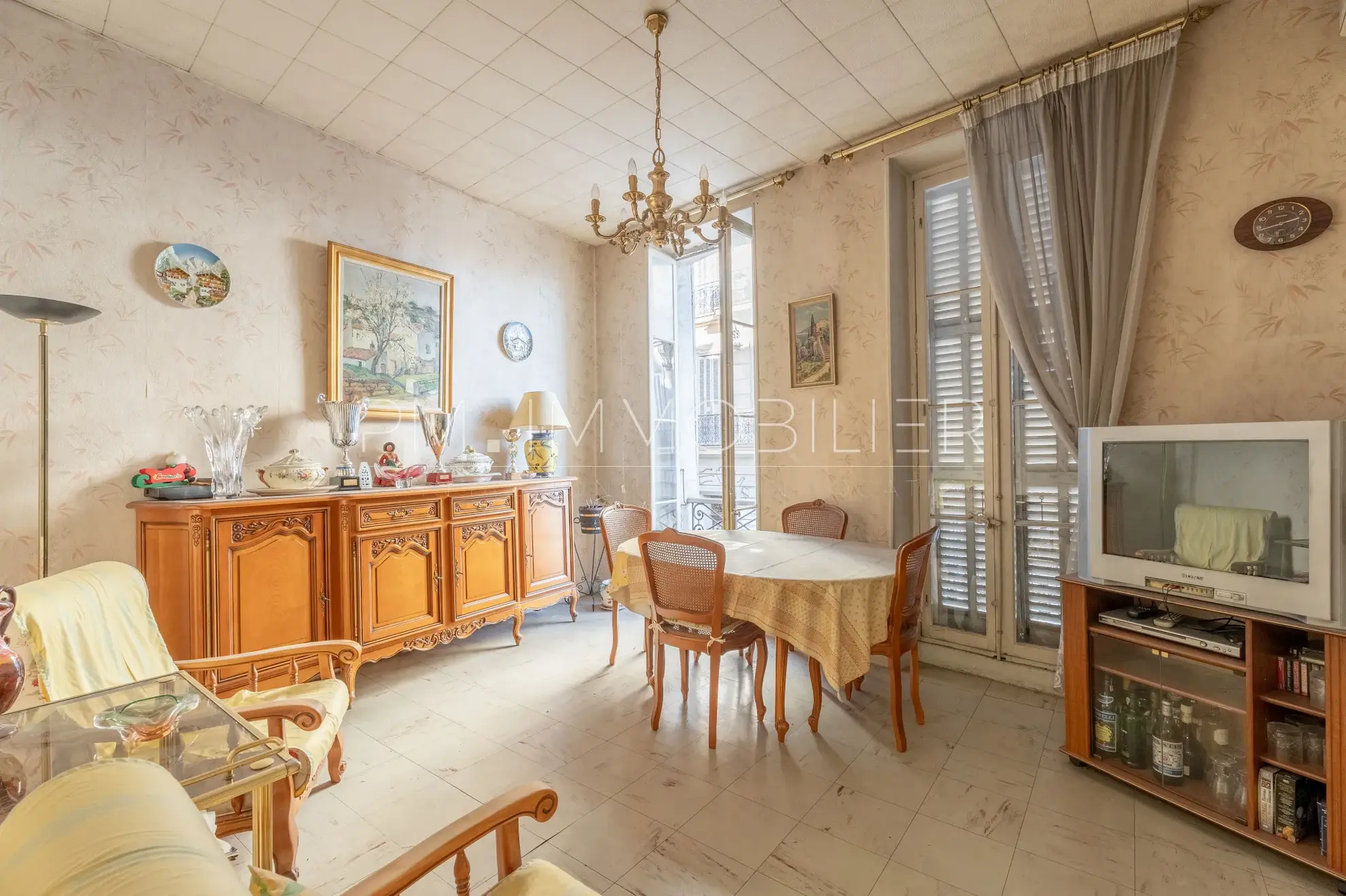 À vendre : Appartement de 65 m² à rénover sur la place Jean Jaurès, Marseille 