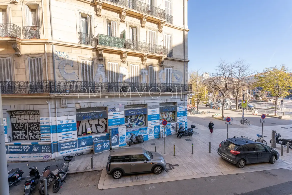 À vendre : Appartement de 65 m² à rénover sur la place Jean Jaurès, Marseille 