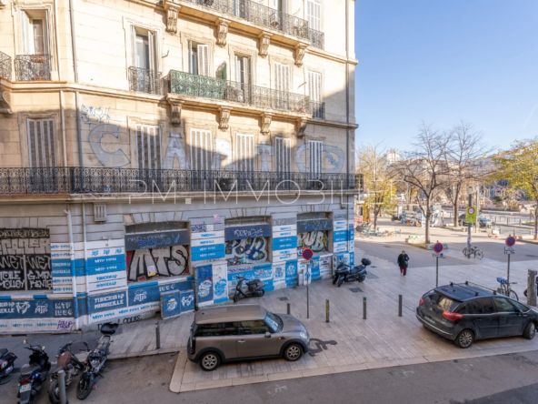 À vendre : Appartement de 65 m² à rénover sur la place Jean Jaurès, Marseille