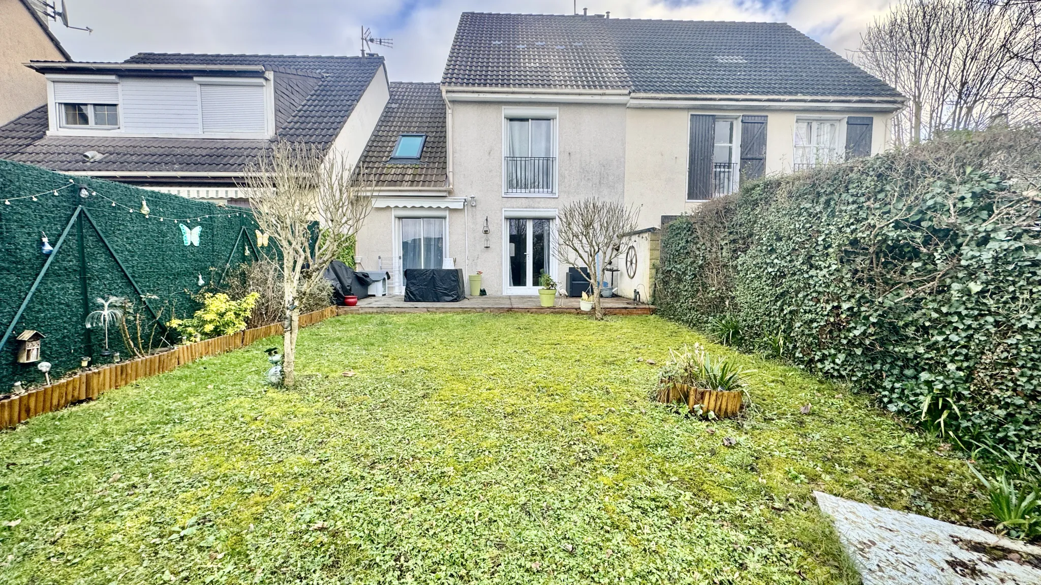 Maison mitoyenne de 100 m² avec jardin à Mantes-la-Ville 