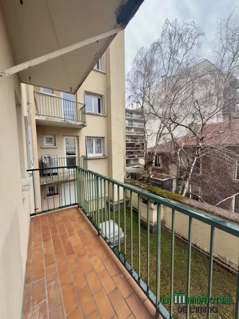 À vendre : Appartement F3 avec balcon, cave et garage à Saint-Étienne 