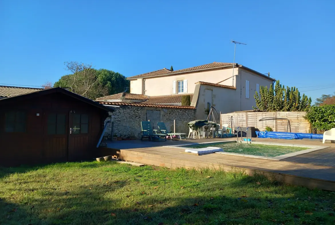 Maison Familiale de Plain Pied à St Maixant avec Piscine 