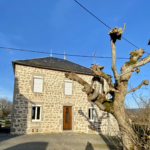 Maison de caractère avec vue et dépendance à vendre au Mayet de Montagne