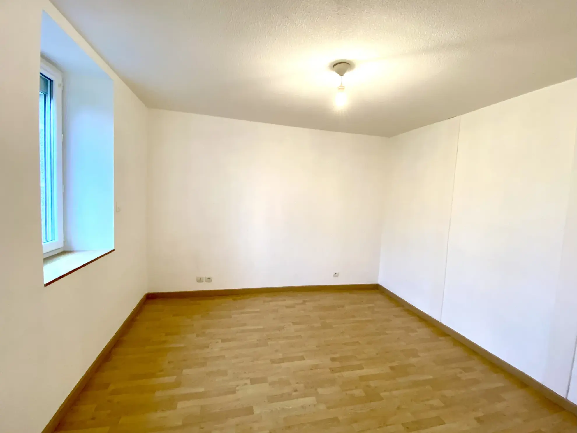 Maison de caractère avec vue et dépendance à vendre au Mayet de Montagne 