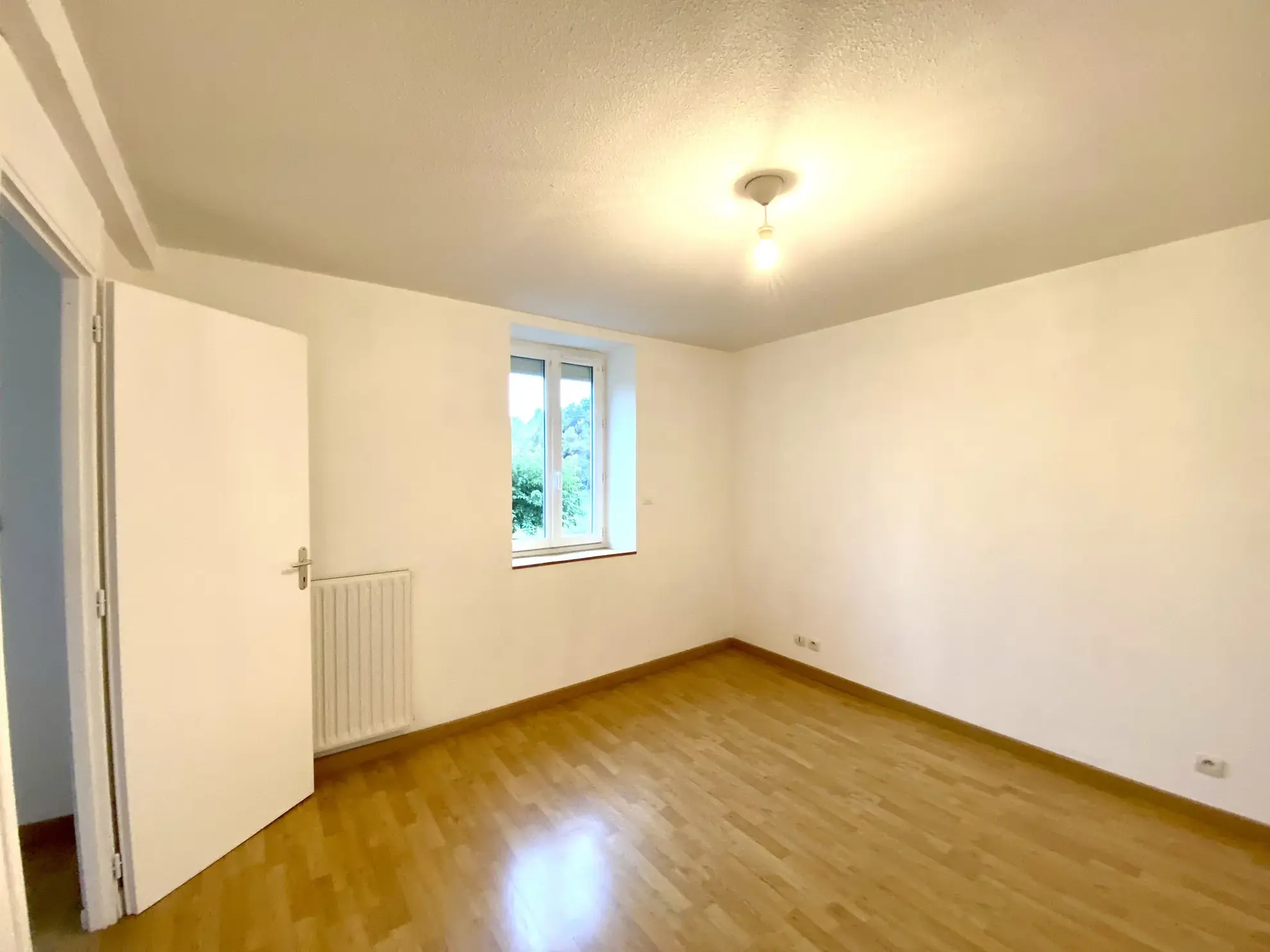 Maison de caractère avec vue et dépendance à vendre au Mayet de Montagne 