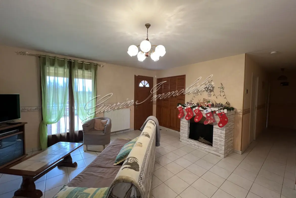 Pavillon de 4 chambres à Saint-Éloi - 224 000 EUR 