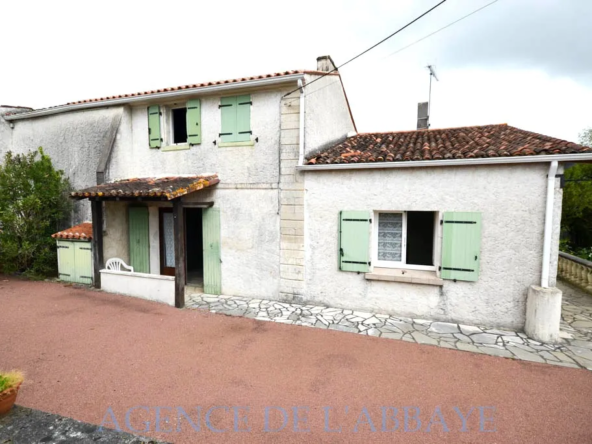 À vendre : Maison de village à Port-d'Envaux, 2 chambres, terrain de 1180 m²