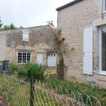 Maison de Bourg à Villiers en Plaine avec Jardin et Garages