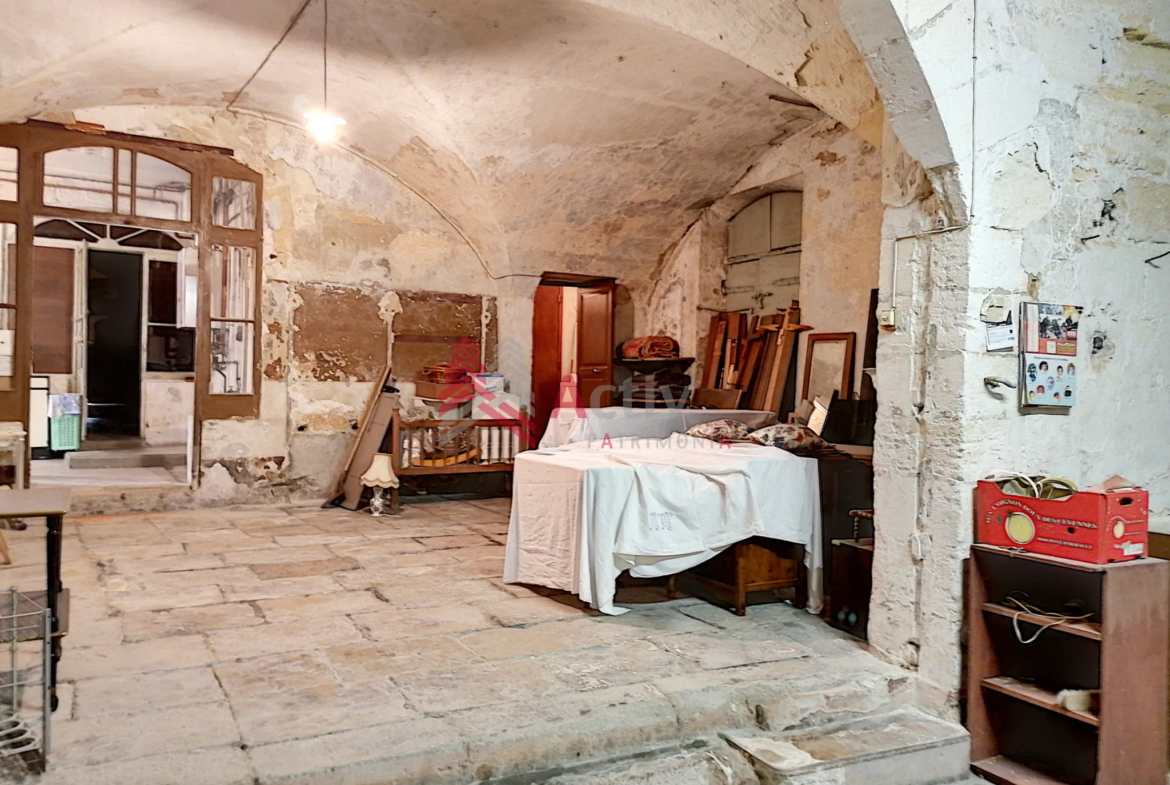 Belle maison de maître à rénover à Beaucaire 