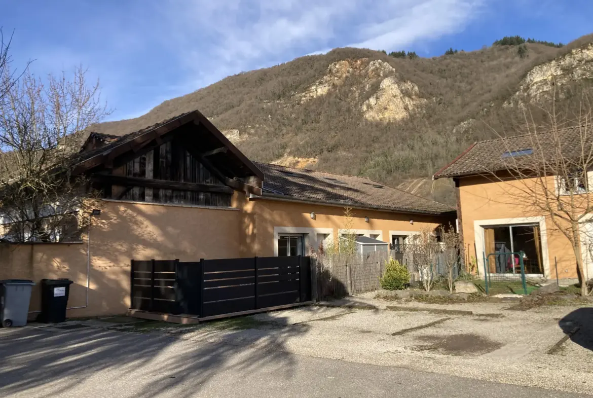 À Saint-Sorlin-en-Bugey, appartement T3 en duplex de 67 m² avec terrasse 