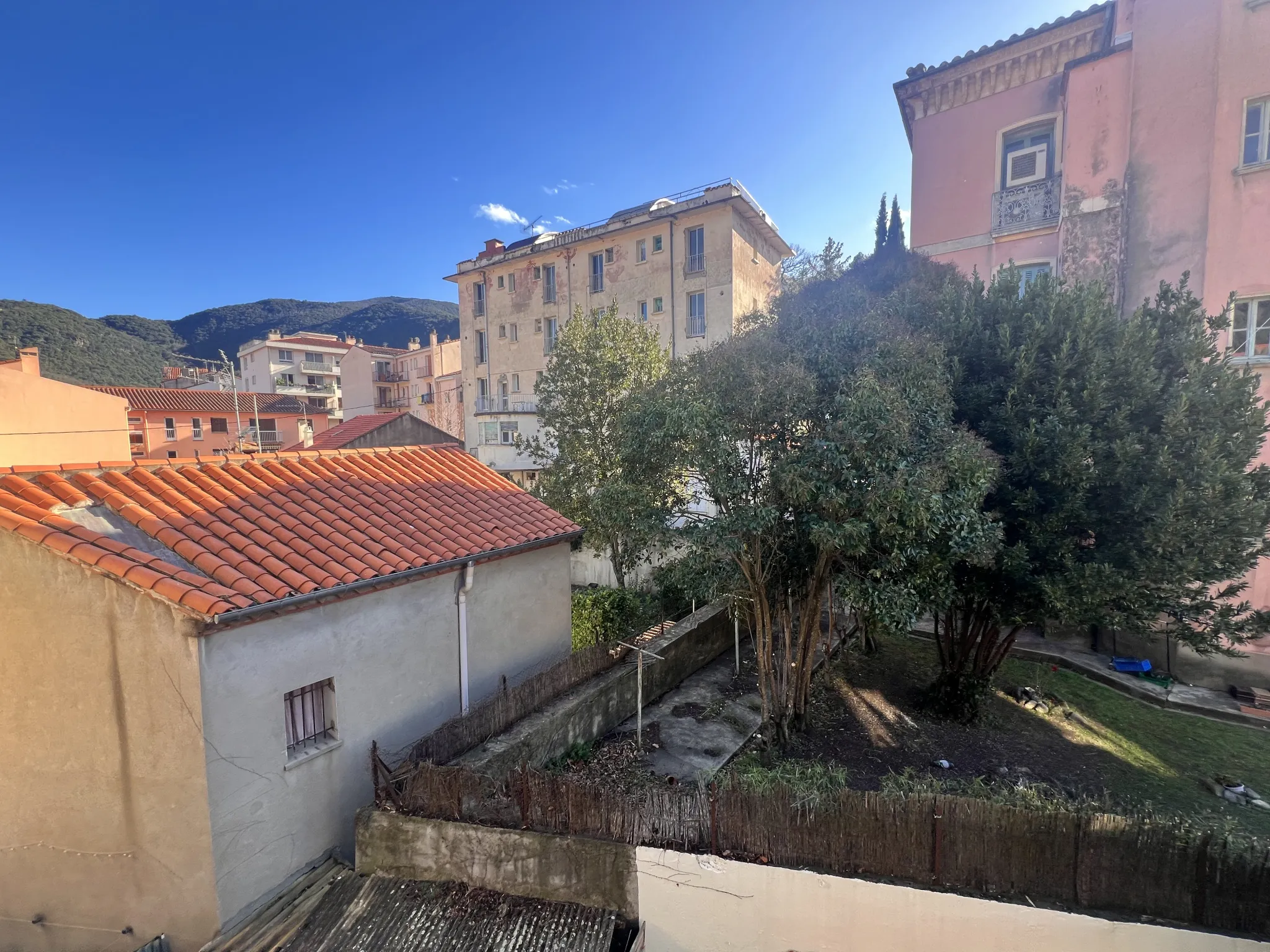 F1 lumineux et calme au centre d'Amélie les Bains 