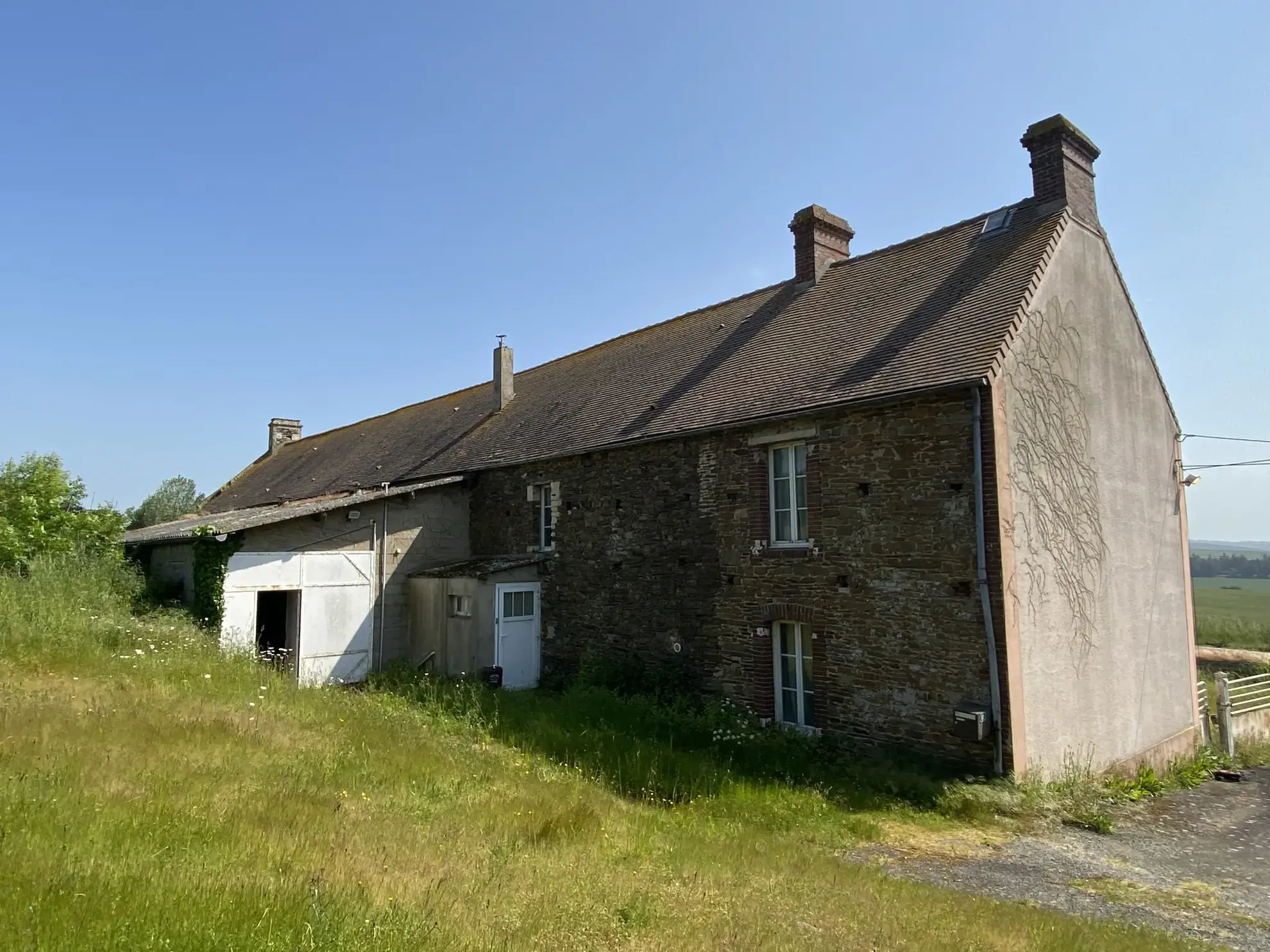 Ancienne Ferme à Croisilles à Vendre - 3 Chambres et Grand Terrain 