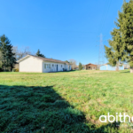 Maison familiale F4 avec appartement et garages à Saint Ciers d'Abzac