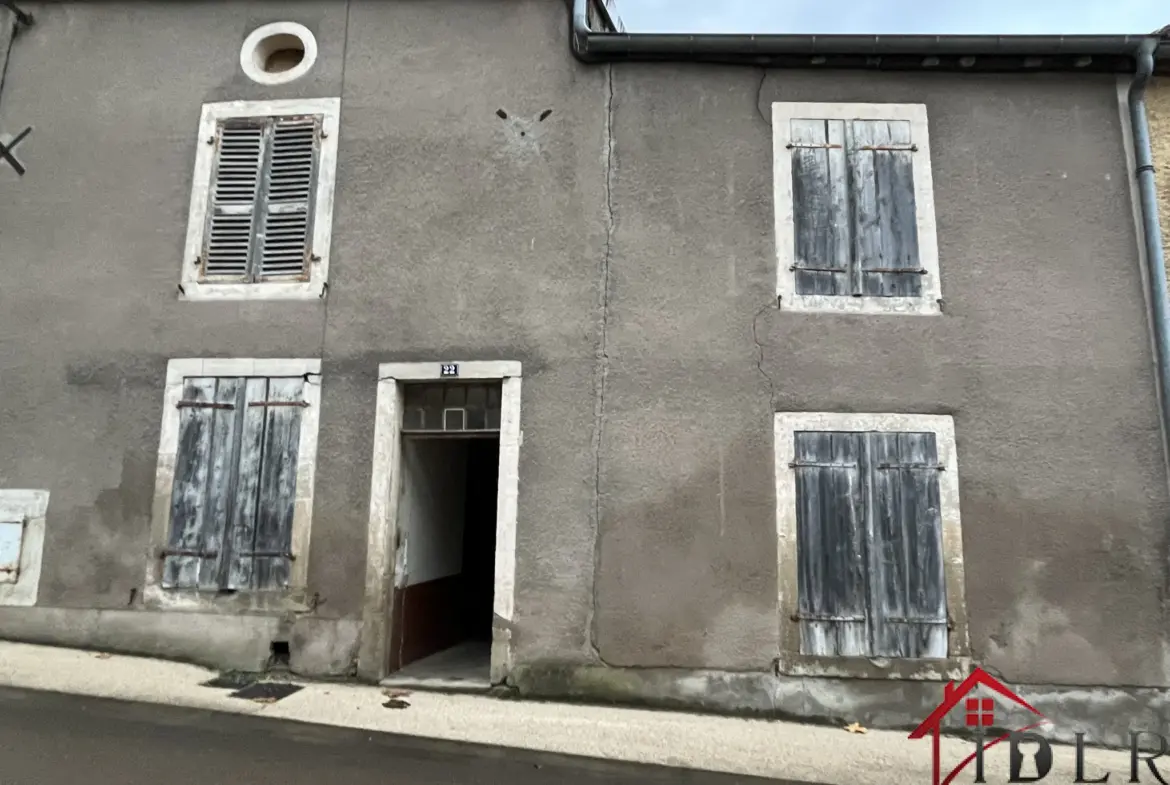 Maison à rénover avec terrain à Bourbonne les Bains 