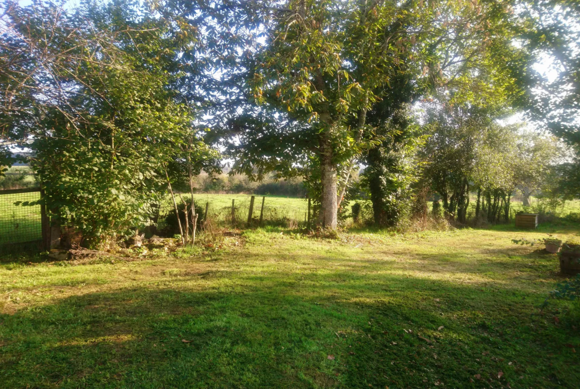 Longère Rénovée avec Annexe et Atelier à Murlin 