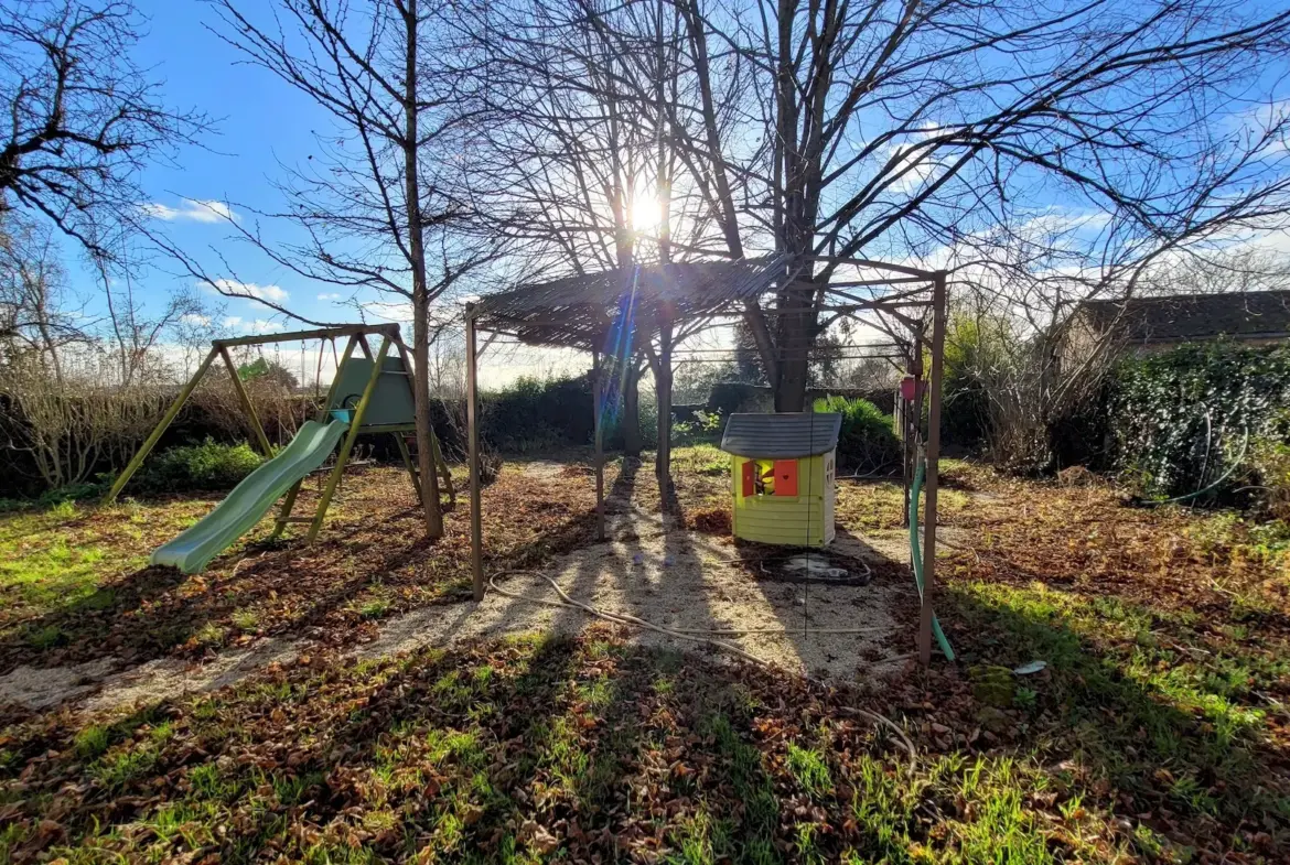 Charmante Maison de Campagne à Vendre - 5 Chambres à 10 Min de Vihiers 