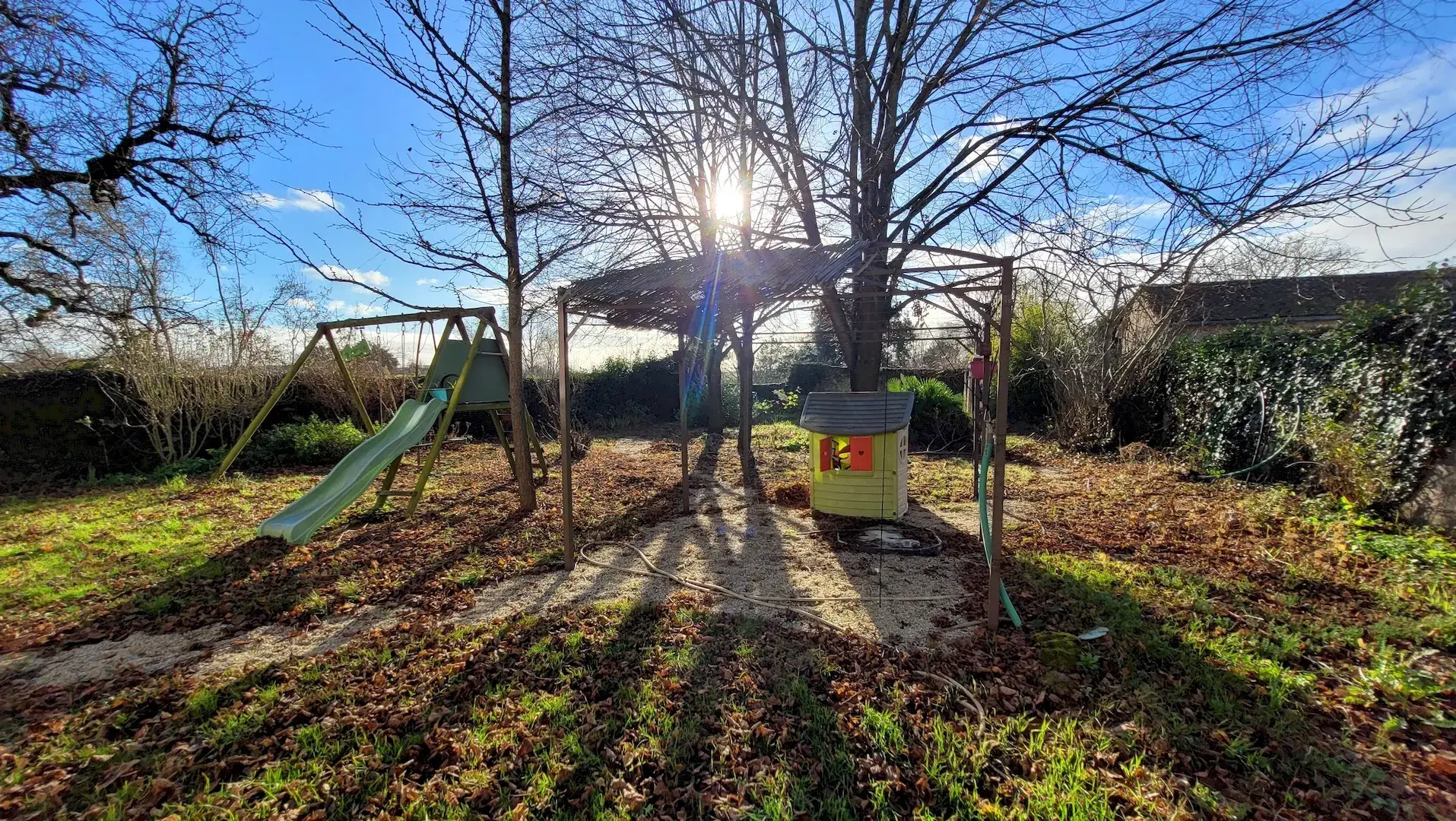 Charmante Maison de Campagne à Vendre - 5 Chambres à 10 Min de Vihiers 