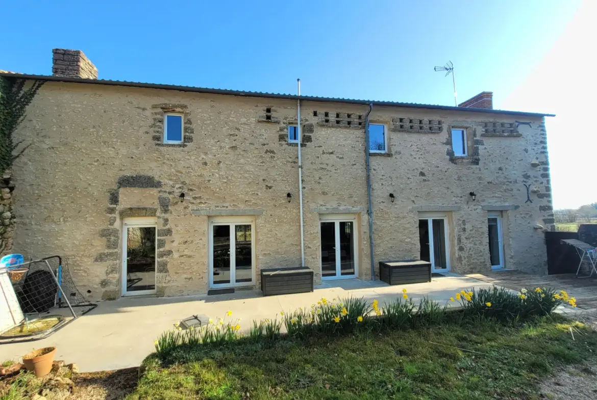 Charmante Maison de Campagne à Vendre - 5 Chambres à 10 Min de Vihiers 