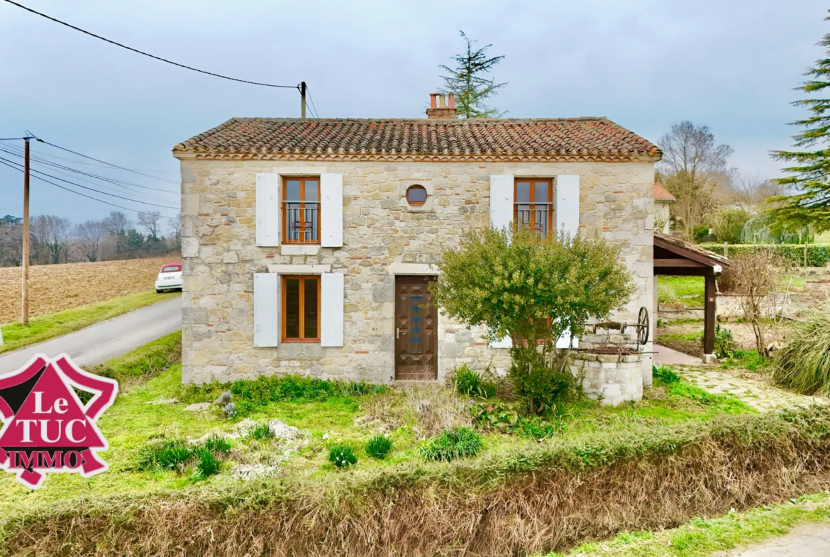 Maison en pierre à Cours avec garage et terrain arboré de 580 m² 