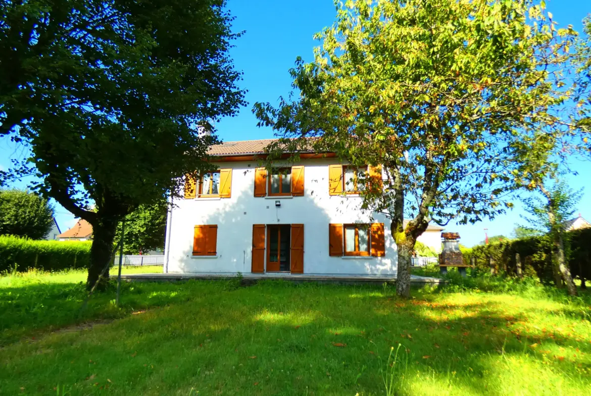 Belle maison à Arpajon sur Cère avec 6 chambres et jardin 