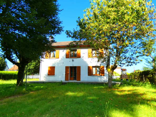 Belle maison à Arpajon sur Cère avec 6 chambres et jardin