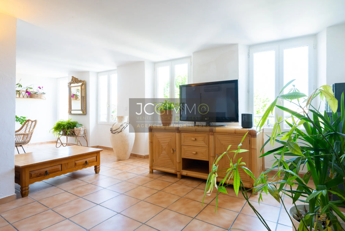 Vente de 2 Appartements à Pignans : T3 de 110m² et T2 de 37m² 