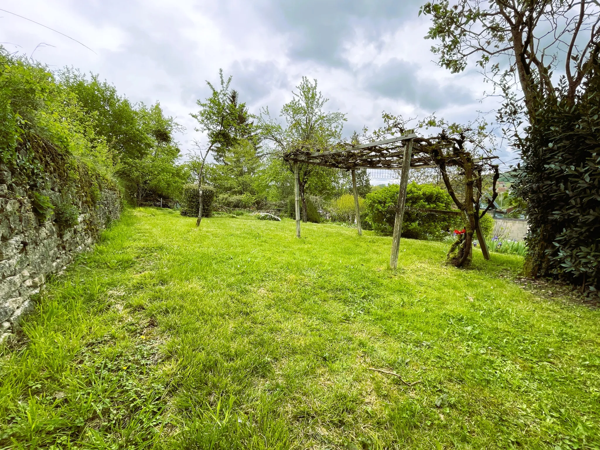 Maison Centre-Ville de Prémery à vendre - 2 chambres avec jardin 