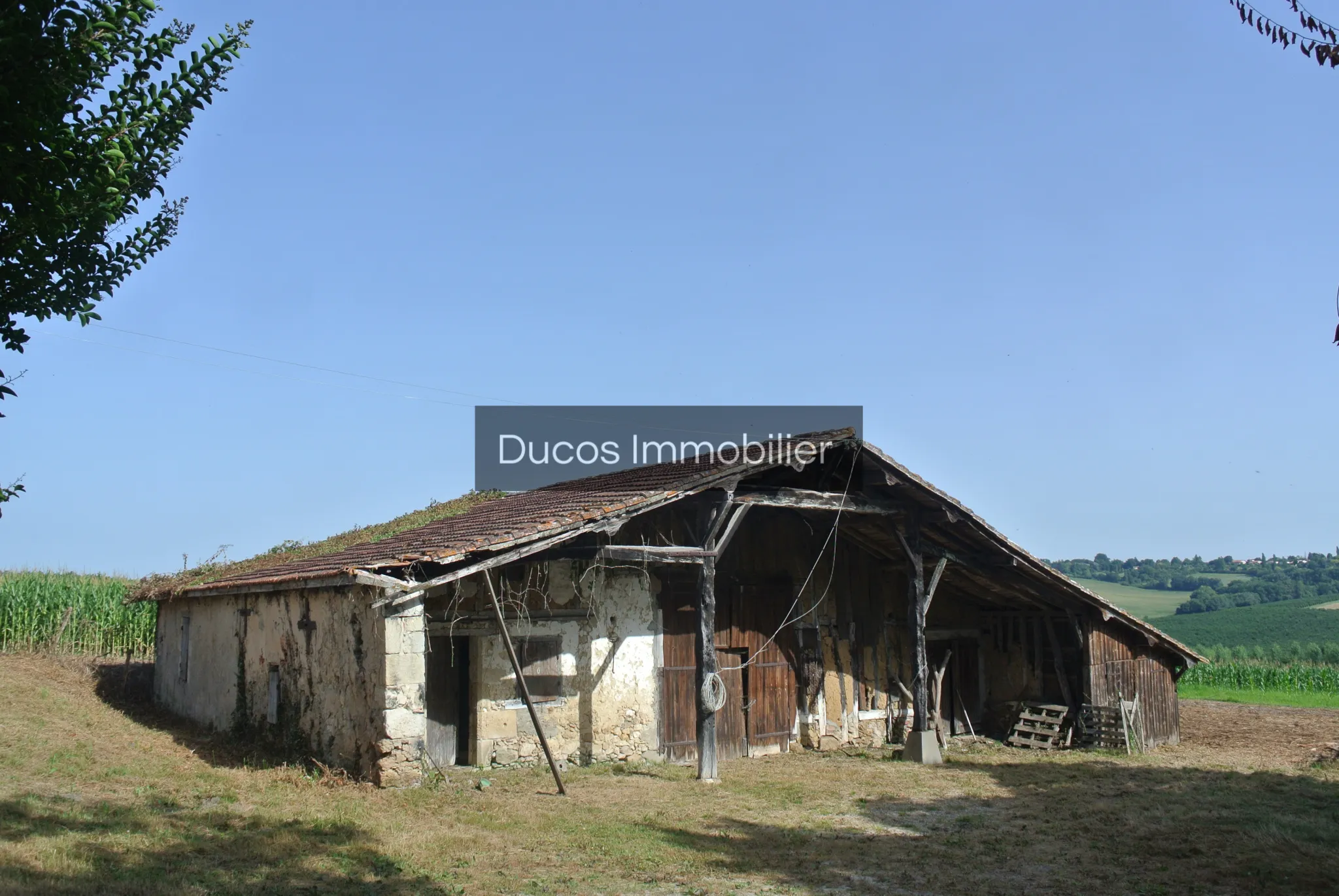 Maison en pierre habitable à rénover à Argenton 