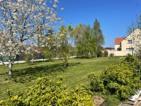 Terrain à bâtir au cœur d'un village proche A5