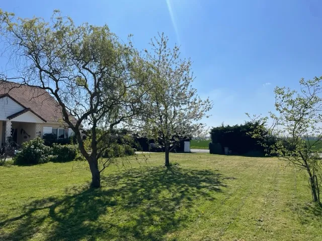 Terrain à bâtir au cœur d'un village proche A5 