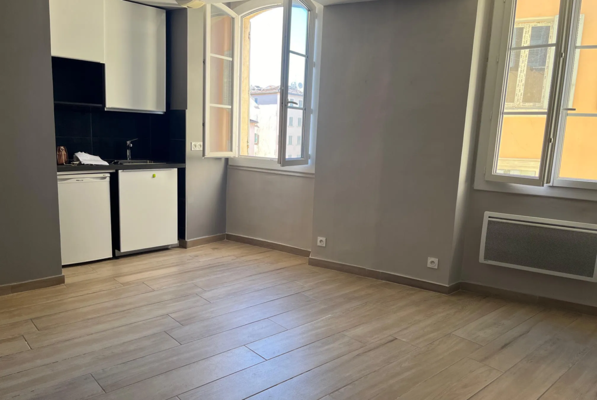 À vendre : T1 bis - Place de l'Equerre à Toulon 