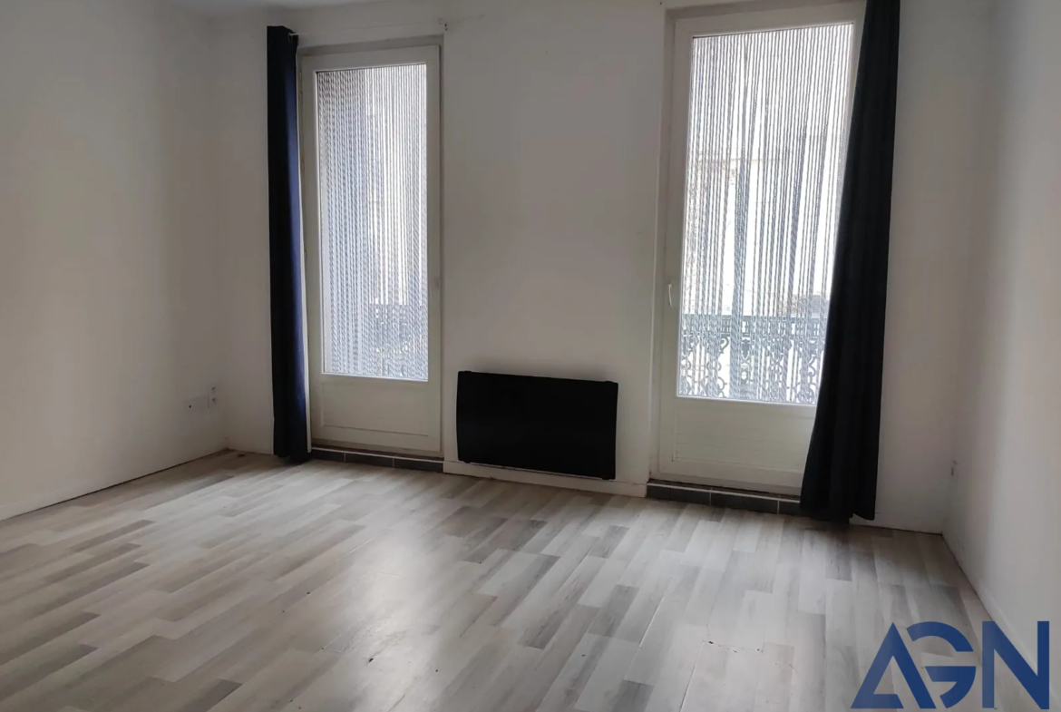 À vendre : Appartement 2 pièces de 55,74 m² avec cour à Béziers 