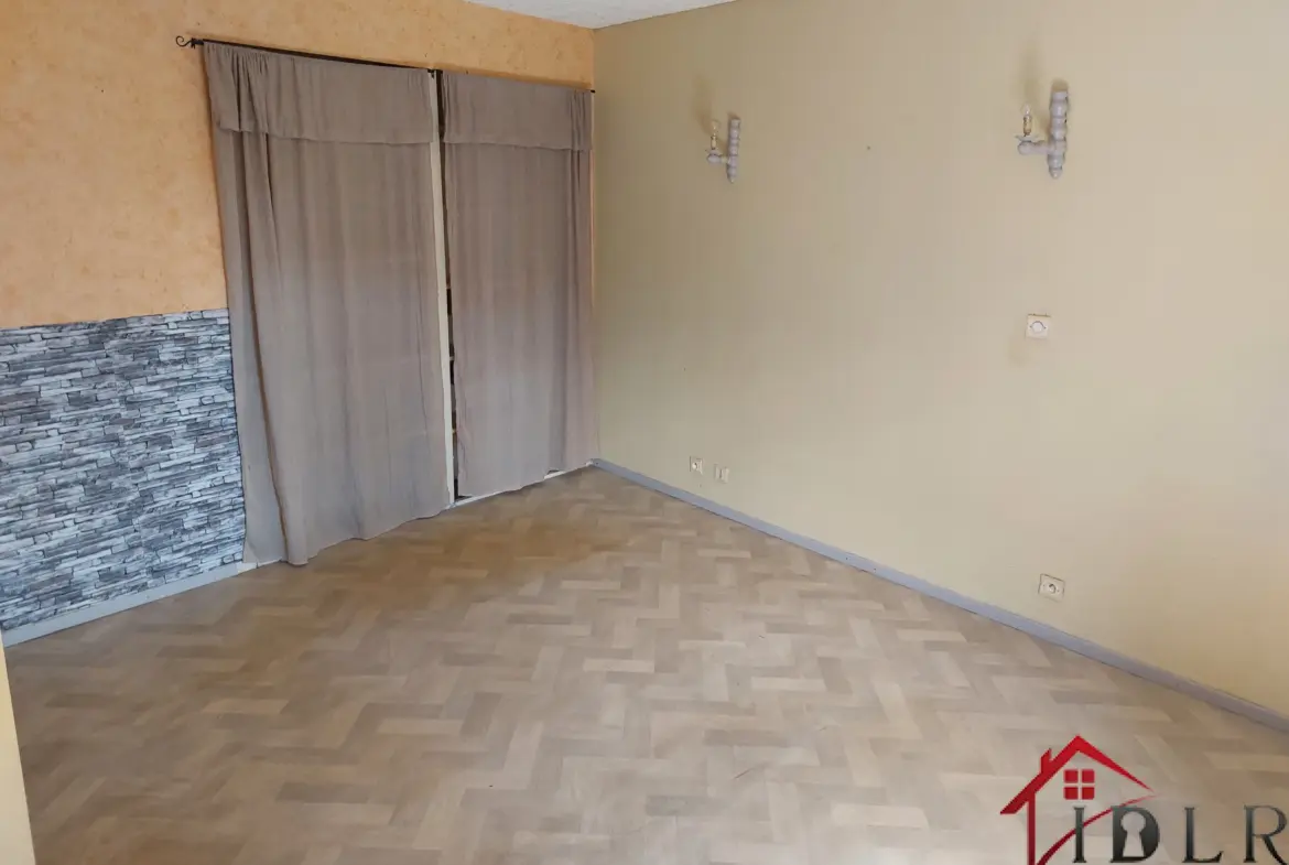 À vendre : Immeuble avec 2 appartements à Montreuil sur Blaise 