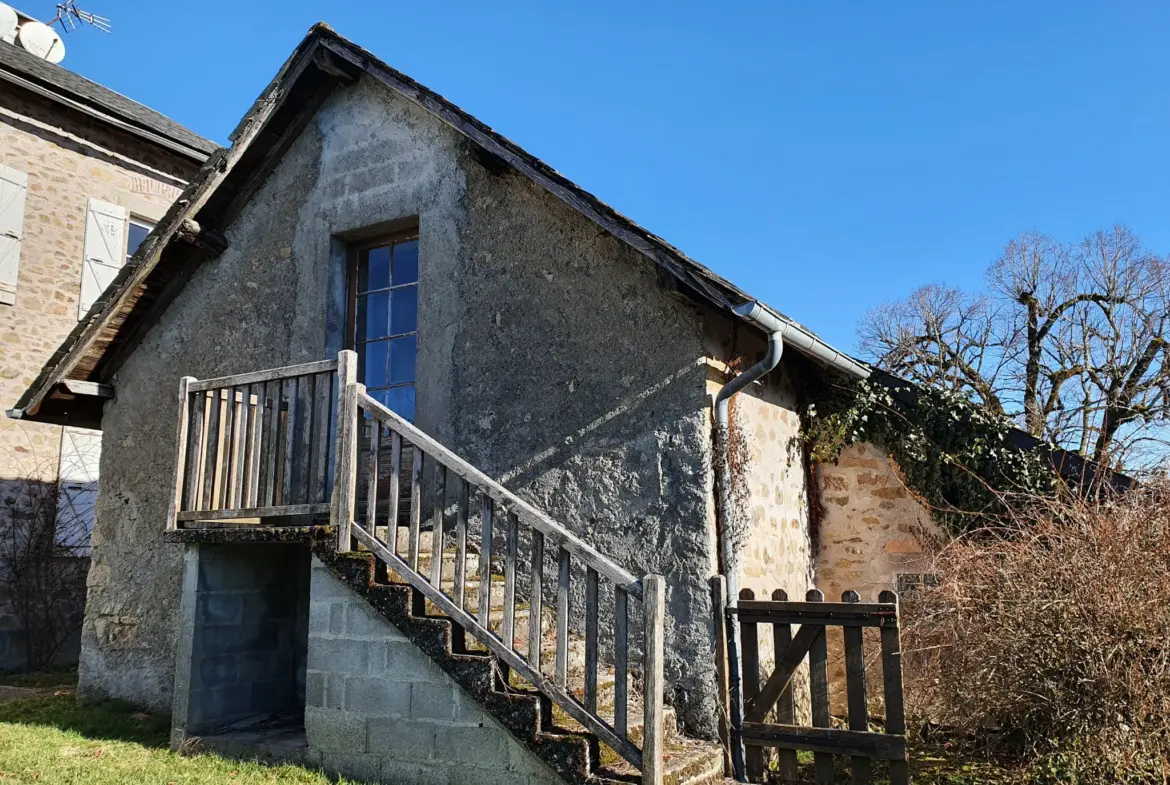 Immeuble de rapport en pierres avec 2 appartements à Albussac, 19380 