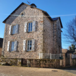 Immeuble de rapport en pierres avec 2 appartements à Albussac, 19380