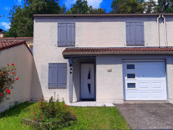 Maison à vendre à Arpajon-sur-Cère avec 3 chambres et jardin