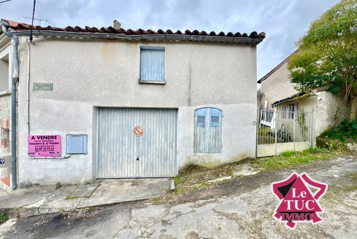 Maison en Pierre à Rénover avec Cour Privative à Penne d'Agenais 