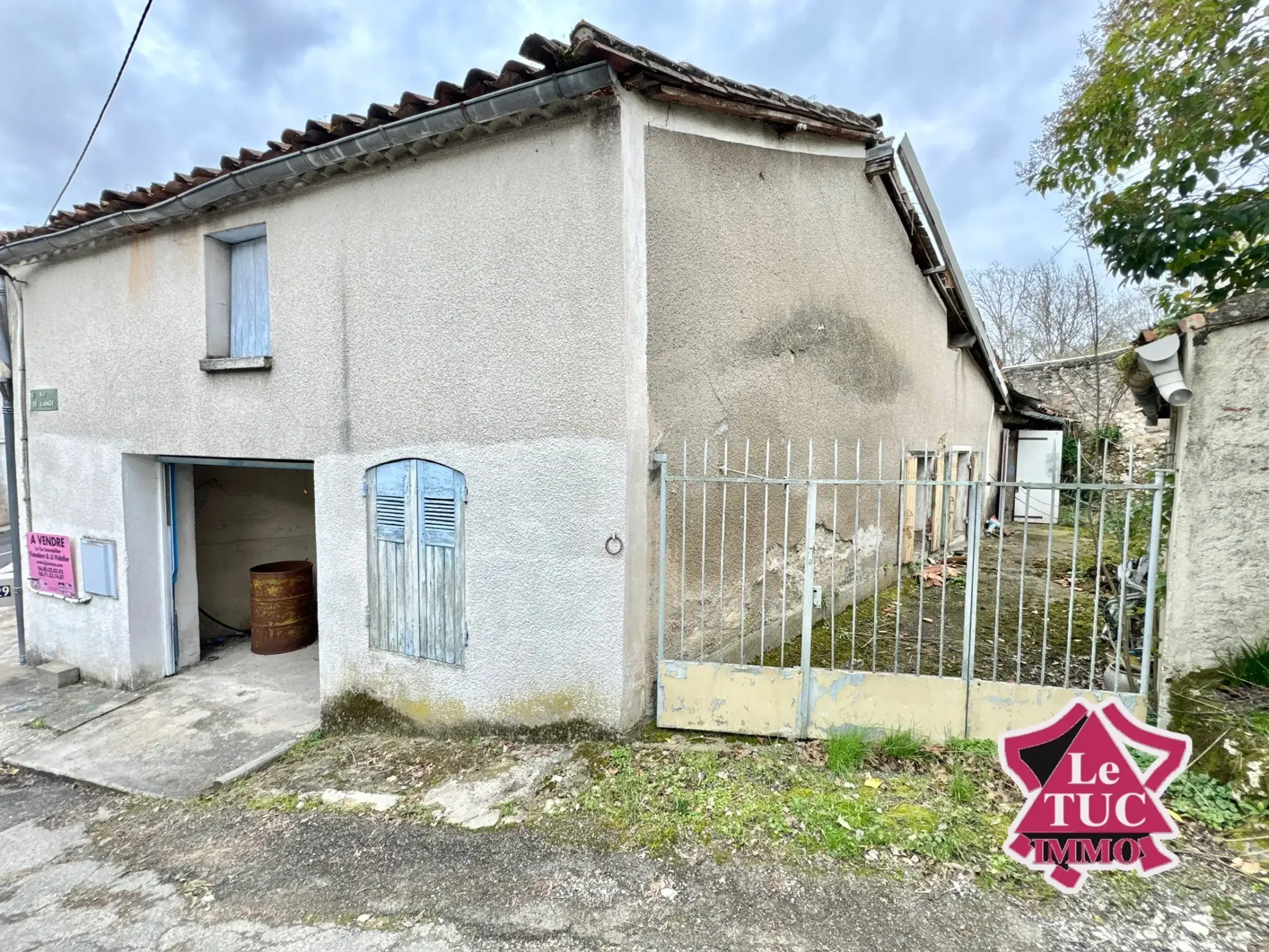 Maison en Pierre à Rénover avec Cour Privative à Penne d'Agenais 