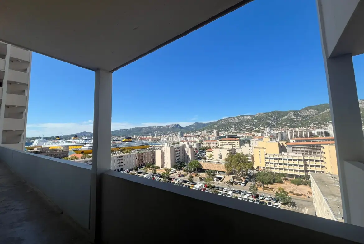 Appartement lumineux T3 de 53 m2 à Toulon - Port Marchand 