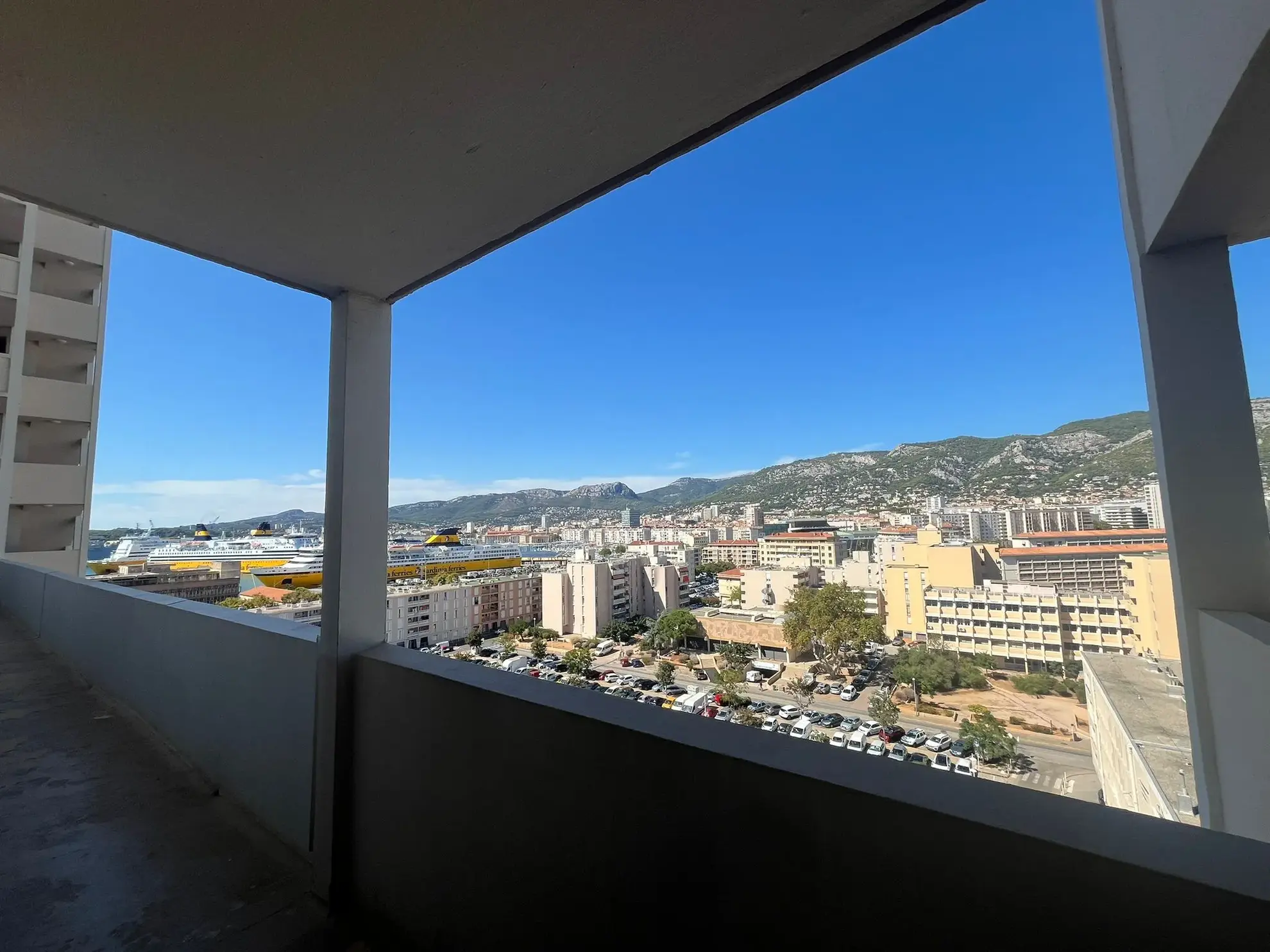 Appartement lumineux T3 de 53 m2 à Toulon - Port Marchand 