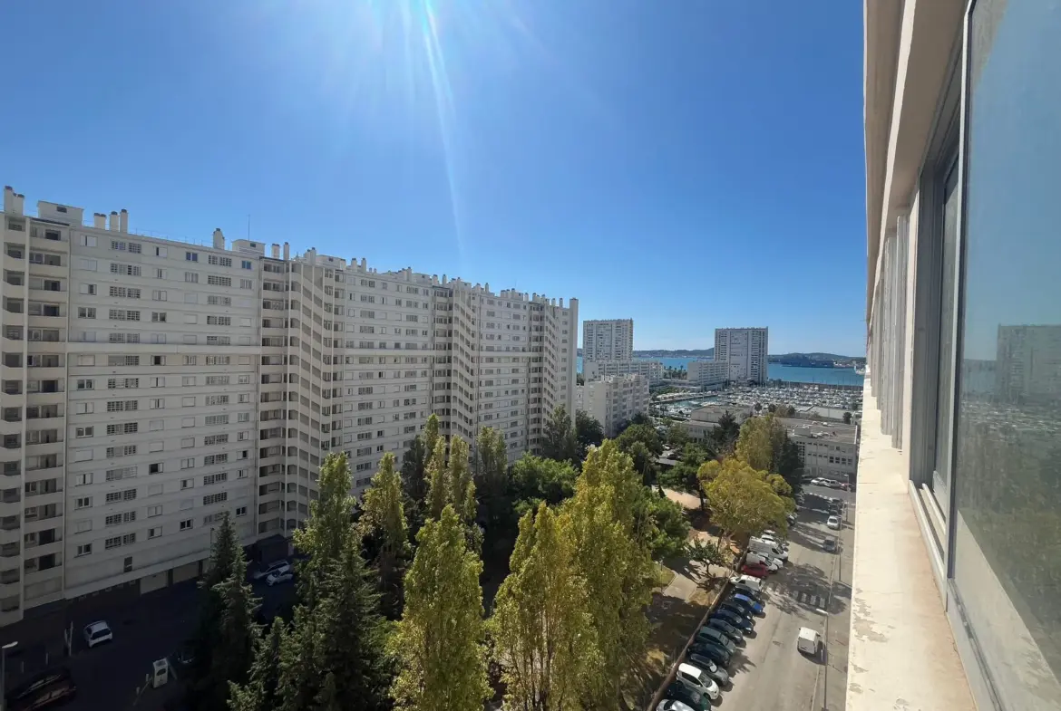 Appartement lumineux T3 de 53 m2 à Toulon - Port Marchand 