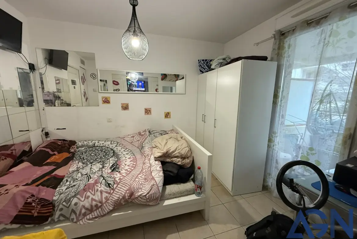 À vendre : appartement 2 pièces de 30,30 m² avec terrasse et garage à Montpellier 