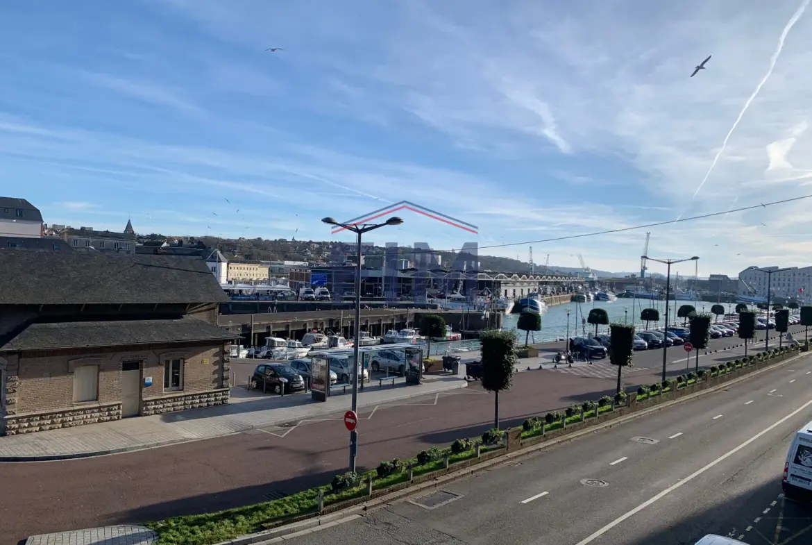 À vendre : Appartement élégant F2 à Dieppe avec vue sur le port 