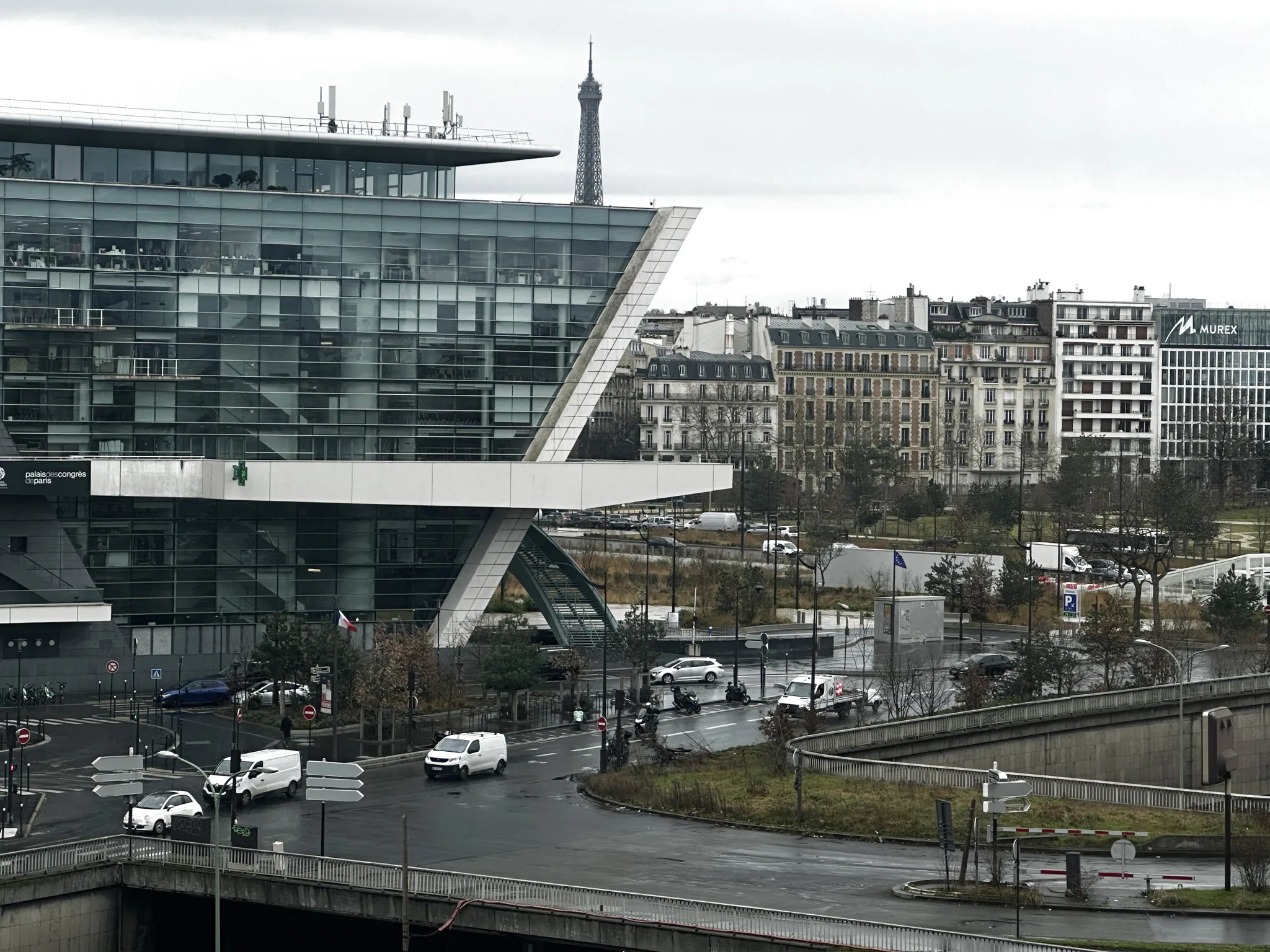 Studio rénové à Porte Maillot avec vue sur le Palais des Congrès 