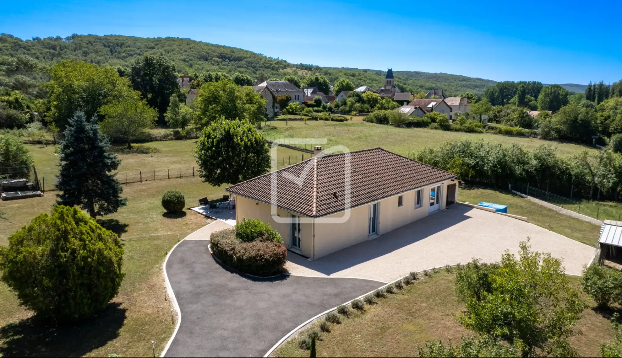 Maison de plain-pied rénovée à Saint-Germain-du-Bel-Air - 103 m² 